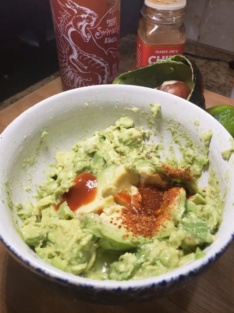 smashed spicy avocado