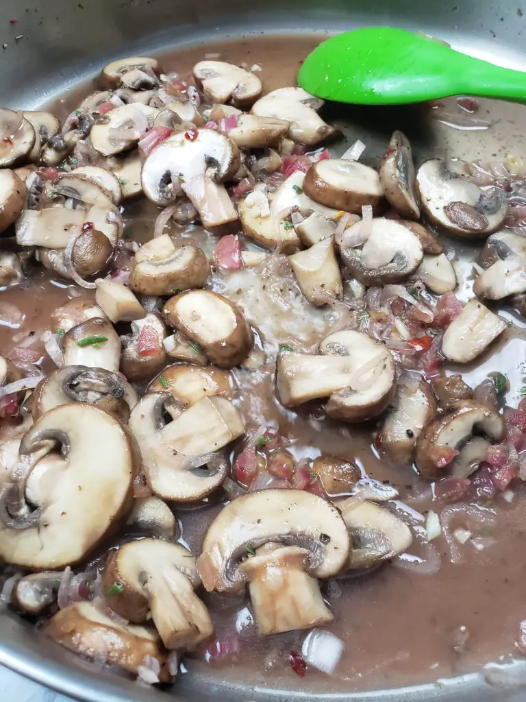 mushrooms, shallots, white wine, chicken stock