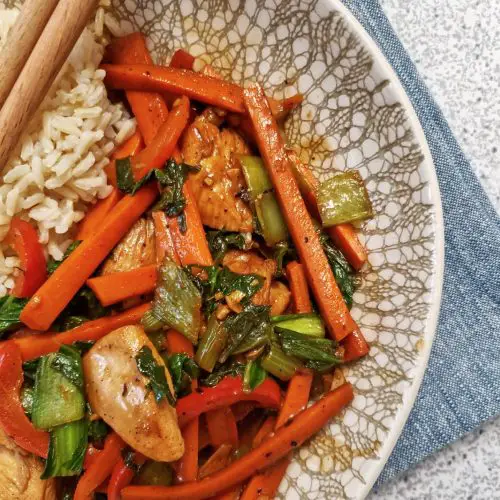 chicken and vegetable stir fry with brown rice
