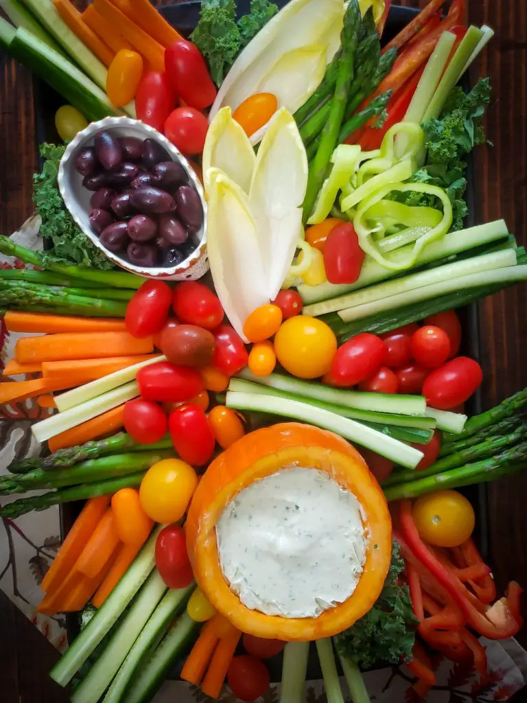 perfect vegetable tray, veggie platter, party platter, vegetable dip