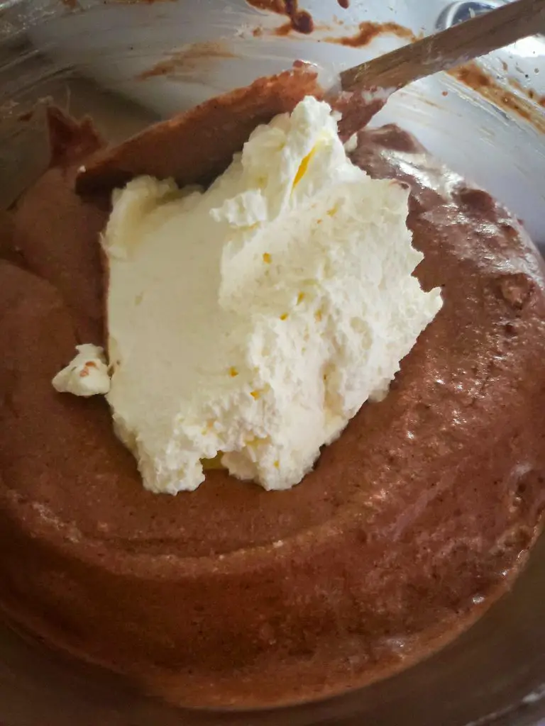 fold in fold in egg whites to melted chocolate to make dark chocolate mousse to melted chocolate to make dark chocolate mousse