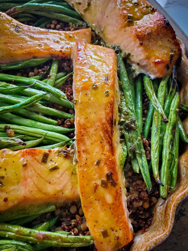 image of baked salmon and lentils