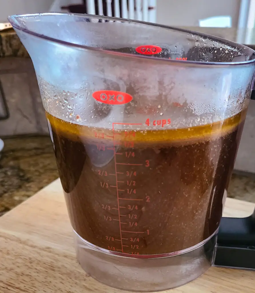 image of gravy strained in fat seperator 